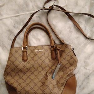 Ladies Nine West purse crossbody